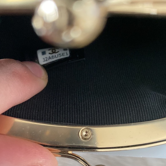 New Chanel Clutch on Chain bag - Picture 8 of 15